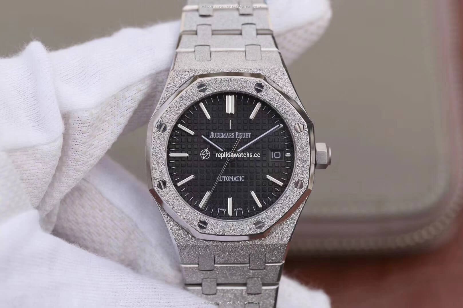 Replica Audemars Piguet Royal Oak 15454BC.GG.1259BC.01 JH Factory Black Dial Replica Audemars Piguet Royal Oak 15454BC.GG.1259BC.01 JH Factory Black Dial