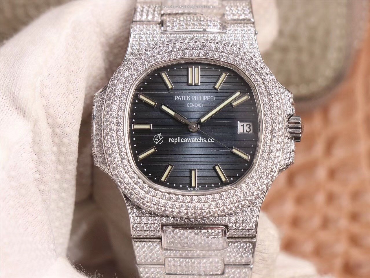 Replica Patek Philippe Nautilus 5719-10G 40mm R8 Factory 5711-1A Dial Replica Patek Philippe Nautilus 5719-10G 40mm R8 Factory 5711-1A Dial